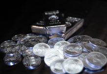 Серебро рекордно подорожало: стоит ли россиянам вкладываться в драгметалл