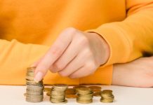 95% россиян хранят свои сбережения в рублях, а не в валюте: эксперты оценили плюсы и минусы