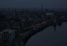 Масштабный блэкаут в Украине затронул соседнюю страну: что известно