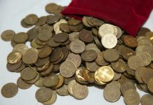 Как копить деньги при маленькой зарплате: 10 работающих стратегий