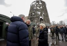 Европейским чиновникам провели «экскурсию» по уничтоженной Россией Дарницкой ТЭЦ