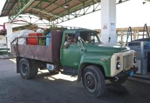 «Каждое утро — спецоперация»: кубинцам запретили покупать топливо с рук