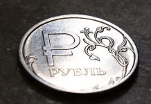 Что будет с рублем в феврале: названы сценарии укрепления и обвала