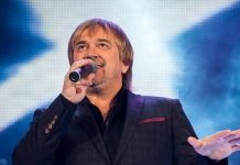 60-летний артист покорил Львов экстремальными трюками под куполом