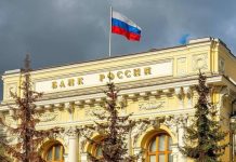 Минус четверть заемщиков: россиян с неофициальными доходами отрезают от кредитов