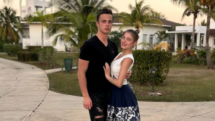 Алена Косторная дебютировала в парном катании