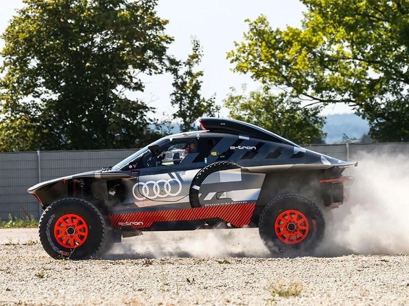 Audi представила свой новый внедорожник для гонок в Дакаре