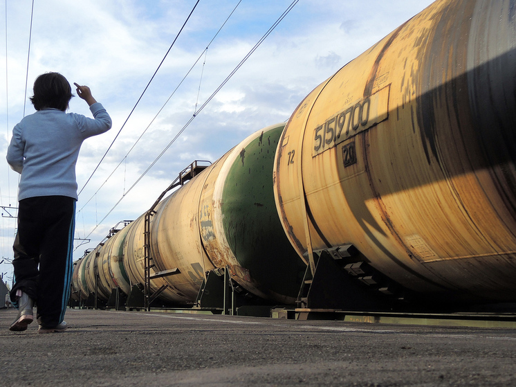 Для чего Россия добровольно перекрывает нефтяной кран