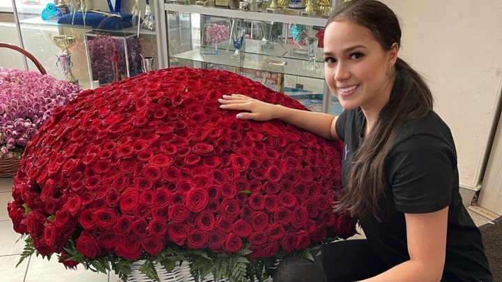 Дубай, яхта и подруги-фигуристки: Алина Загитова с размахом отпраздновала 20-летие