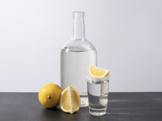 Экспорт российской водки рухнул: производители взяли курс на Восток