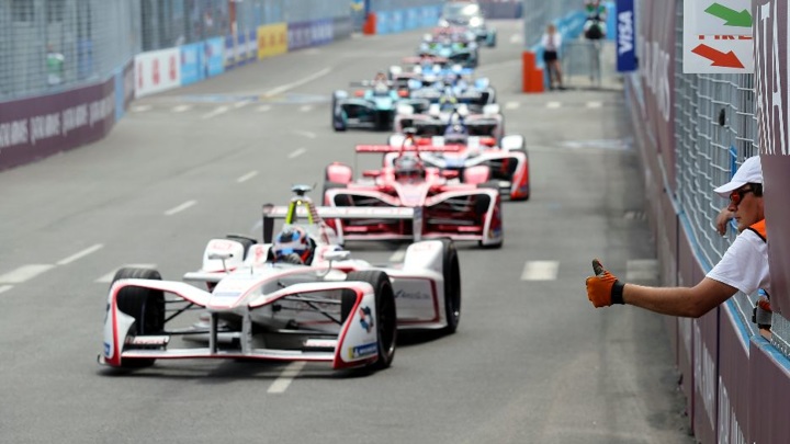 "Формула-Е". Мортара и Де Врис в погоне за Вандорном