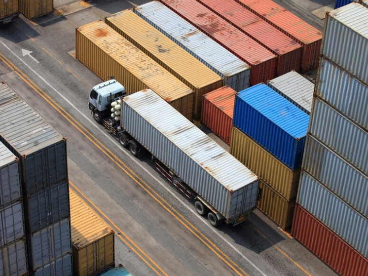 Казахстан закрыл дорогу в Россию санкционным товарам: что будет с импортом