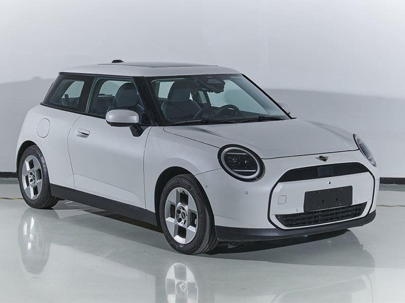 Китайский электрический Mini Cooper стал на шаг ближе к старту продаж