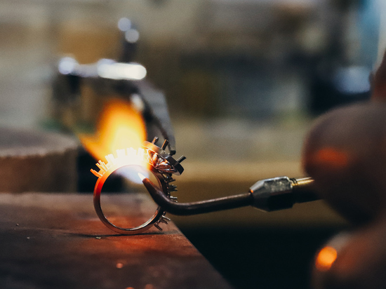 Мелких ювелиров решили спасти от налоговой удавки