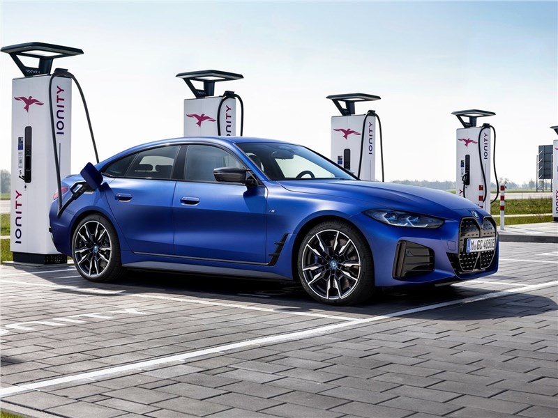 Представлен доработанный BMW i4