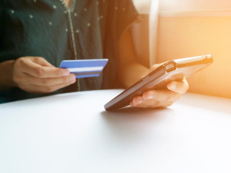 С 1 мая обслуживание в банках изменится: переводы самим себе станут бесплатными