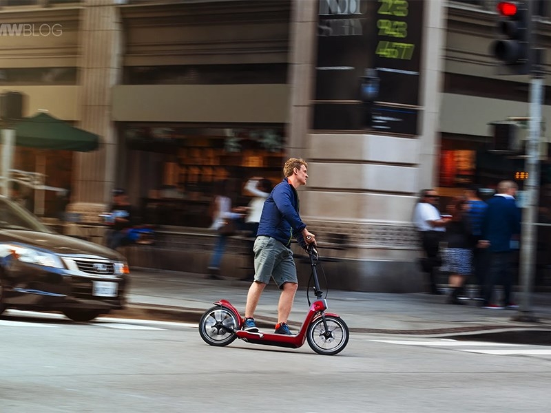Самокатчиков будут штрафовать за превышение скорости 