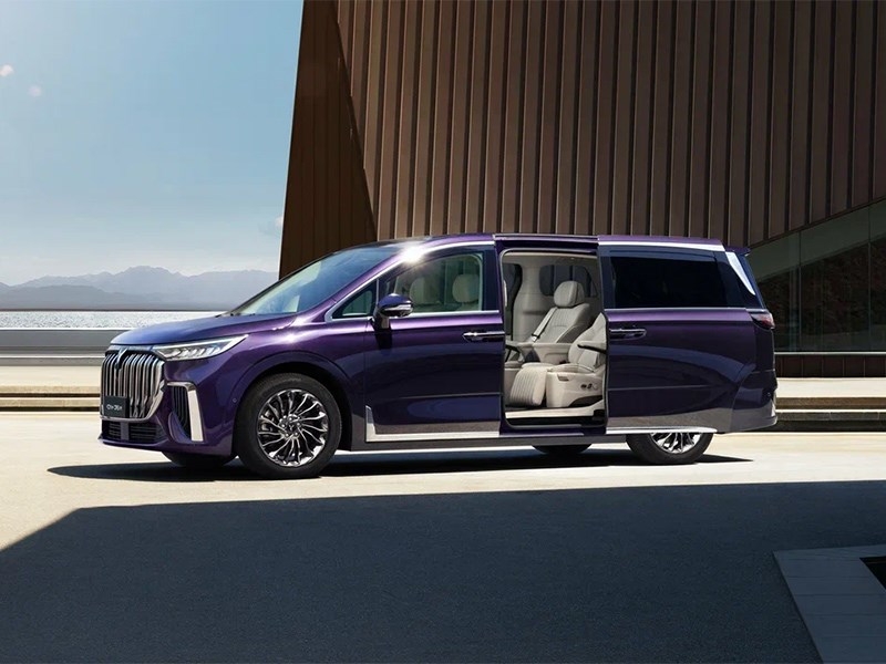 В России начались продажи минивэна VOYAH DREAM