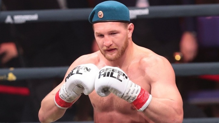 Вернувшийся из зоны СВО Минеев нокаутировал бразильца Карвальо