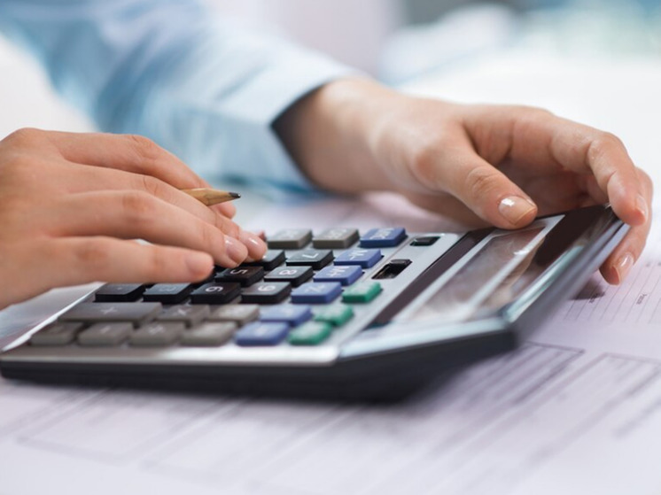 Вилка рубля и доллара: пять финансистов дали прогноз на курс до конца года