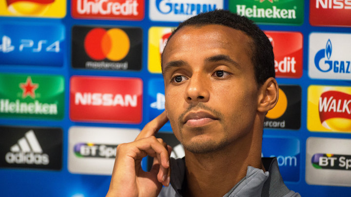 Защитник "Ливерпуля" получил тяжелую травму колена